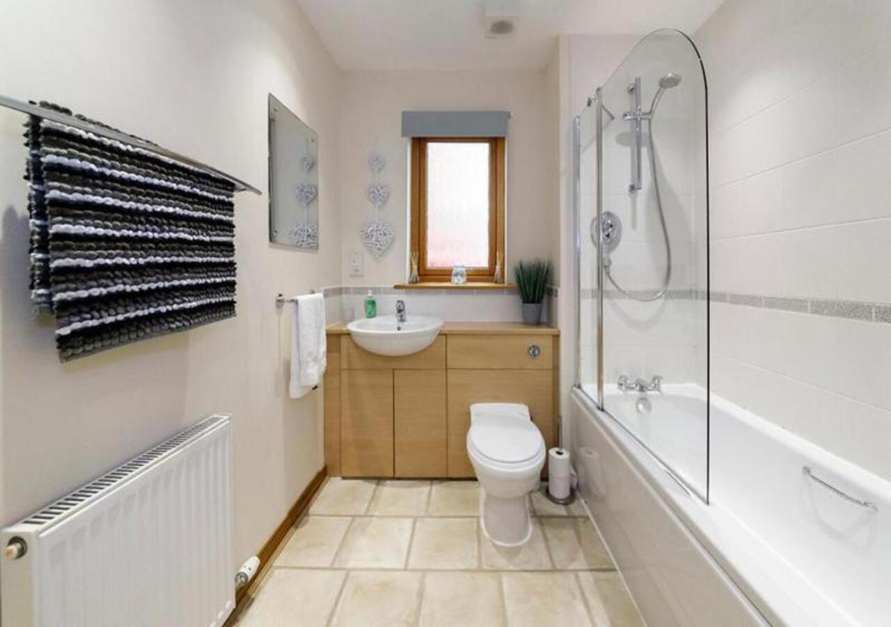 Modern 2 Bedroom Semi Detached House With Own Private Driveway Inverness Exteriör bild